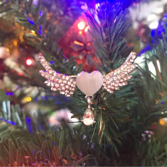 🎄🎄🎄 60% off Brooch-Angel Wings w-Dangle Rhinestones NWOT - Picture 5 of 5